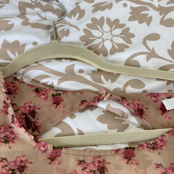 🛍️🛍️ 3 for $5. Beautiful draped back top - Picture 4 of 6